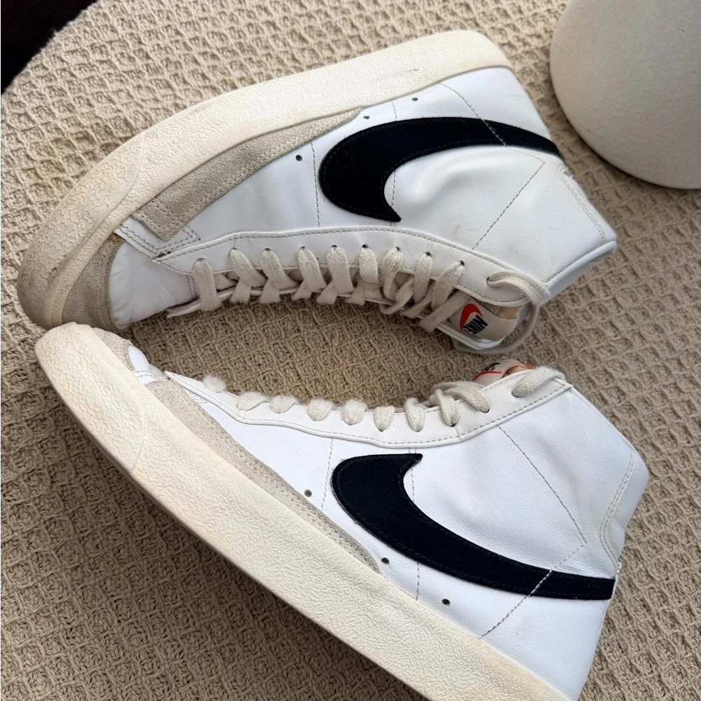 Nike Womens White High-Top Sneakers with Black Swoosh